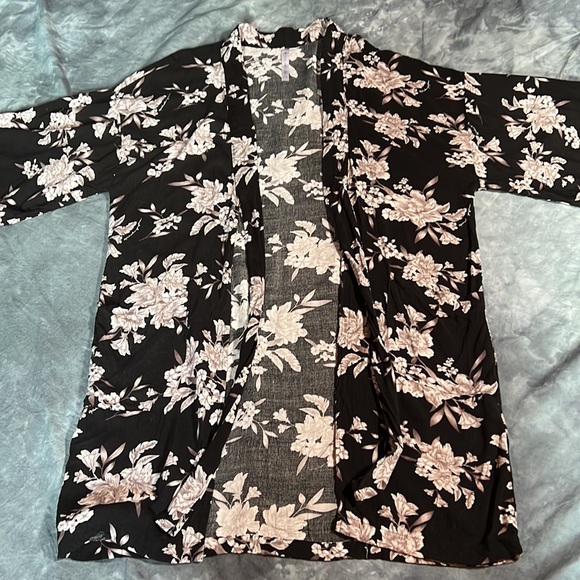Spiritual Gangster Maya Floral Print Kimono, black and white, sz. OS - Picture 8 of 16